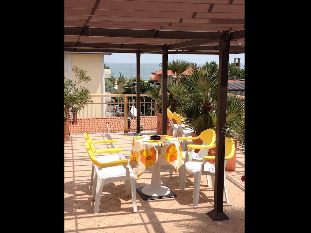 Hotel Emma Nord Rimini Buitenkant foto