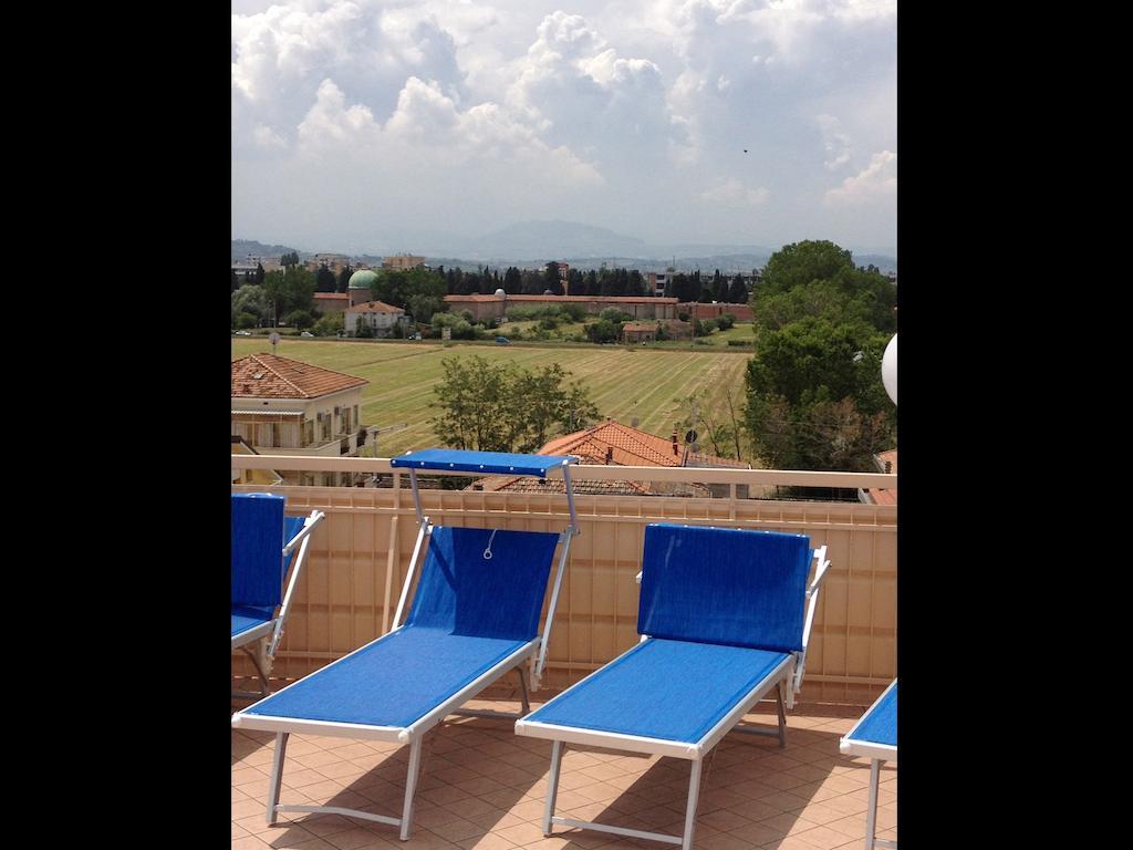 Hotel Emma Nord Rimini Buitenkant foto